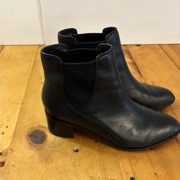 Clarks Ankle Charming Lola Women’s Booties Boots SZ 8 M, Black Leather Pointed - Picture 2 of 15